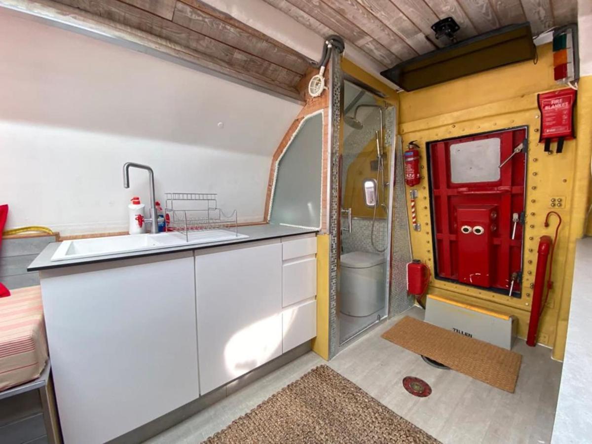 5 Star Ocean Village Marina Reconditioned Rnli Rig Life Boat Southampton Eksteriør billede