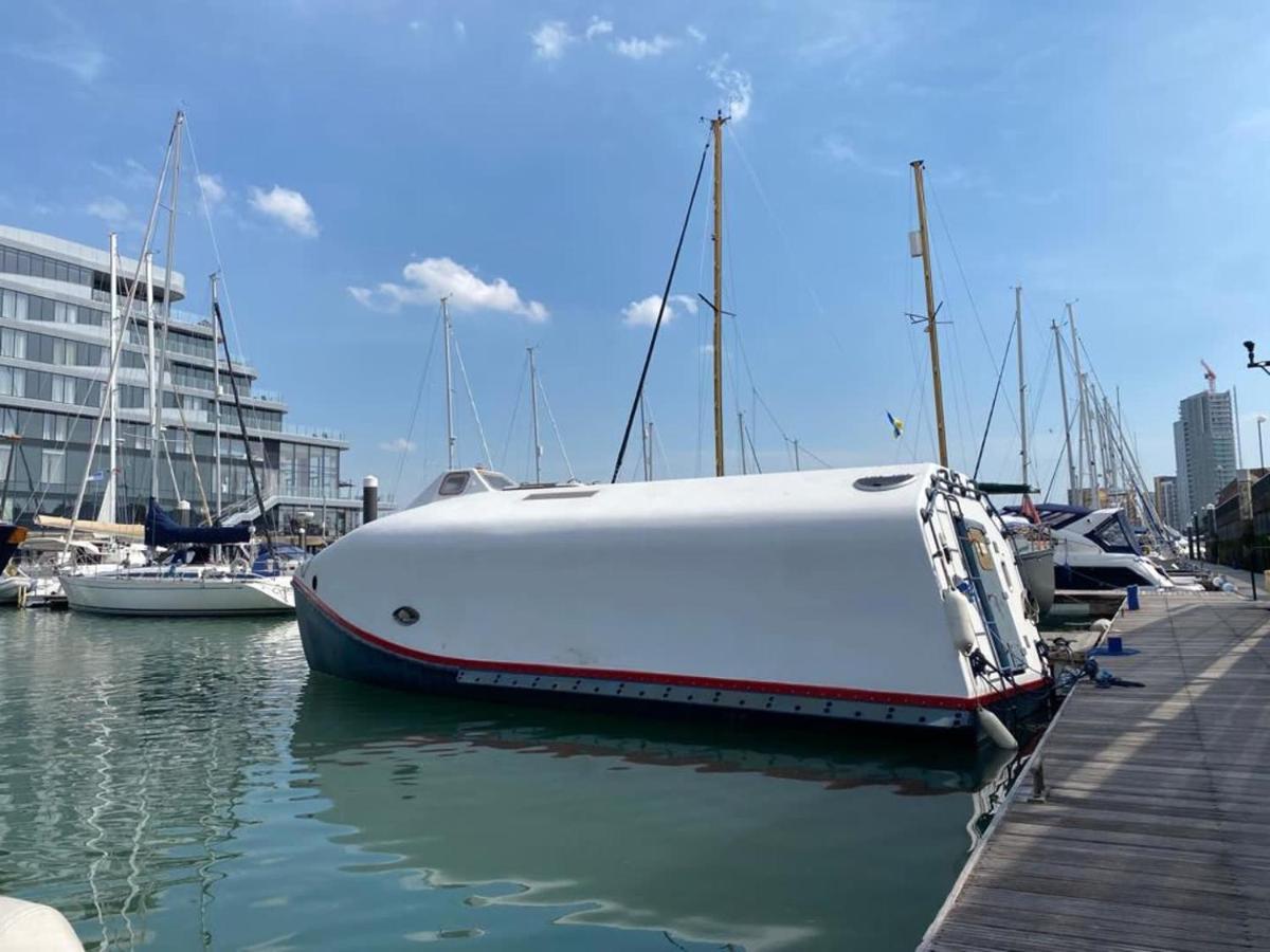 5 Star Ocean Village Marina Reconditioned Rnli Rig Life Boat Southampton Eksteriør billede